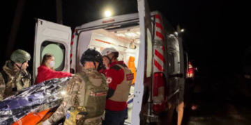Крики і смерть під завалами: в Києві знайшли жертв балістичної атаки рф
