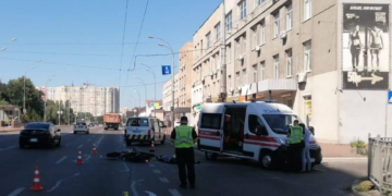 Смертельна аварія в Києві: розтрощені авто заблокували рух транспорту, – ФОТО