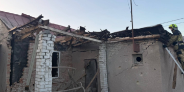 Руїни після вибухів: у двох районах Києва впали ворожі об’єкти, – ФОТО