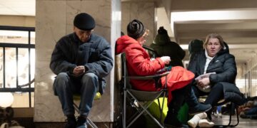 Евакуація та допомога взимку: кому з киян треба оновити дані