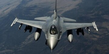 Україна відчуває гостру нестачу ракет "повітря-повітря" для F-16 – ЗМІ