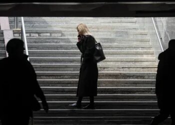 Частина лівого берега Києва залишилася без світла, зупинилося метро – соцмережі