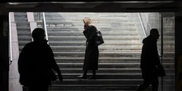 Частина лівого берега Києва залишилася без світла, зупинилося метро – соцмережі