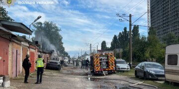 Друга хвиля дронової атаки на Київ – відомо про двох постраждалих, у кількох районах впали уламки