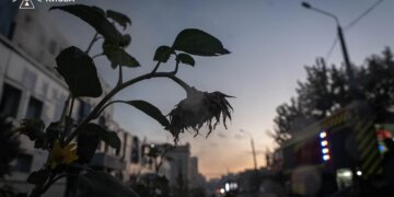 Київ та область продовжує атакувати росія – вранці дрон влучив у багатоповерхівку на Печерську