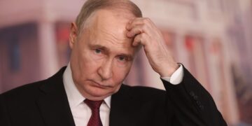 Путін не виключив, що росіянам варто звикати до дефіциту бензину
