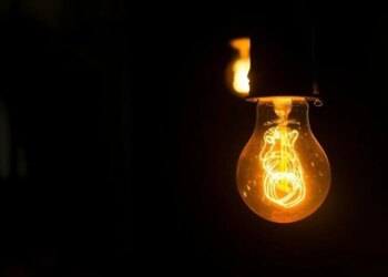 У Миколаєві через російський удар по енергооб’єкту виникли проблеми зі світлом
