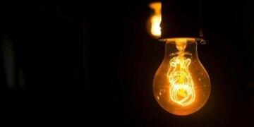 У Миколаєві через російський удар по енергооб’єкту виникли проблеми зі світлом