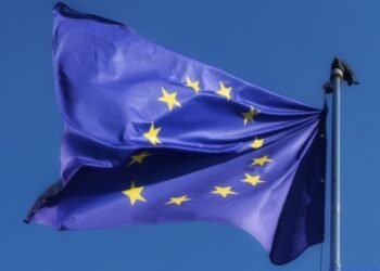 ЄС хоче обмежити візовий режим для росіян та розширити санкції проти танкерів РФ – Bloomberg