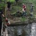 Сміття скидали ще з 1990-х: як у Харкові волонтери розчищають яр і річку Мокрий Жихор