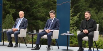 Зеленський на форумі C8: Ми очікуємо інвестицій у Карпати