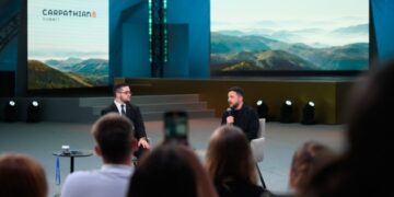 Зеленський зустрівся з молоддю країн Карпатської вісімки