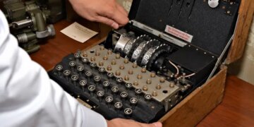 ШІ знайшов ключ до військової машини Enigma: радіограму не могли зламати десятиліттями