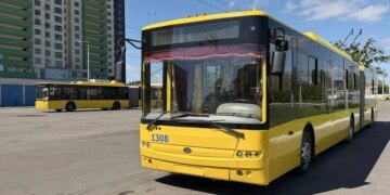 Два тролейбуси у Києві змінили маршрути через російську атаку