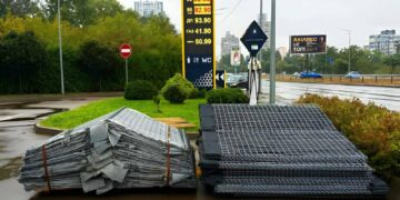 АЗС у Києві готують до нових атак: навколо станцій з’являються габіони