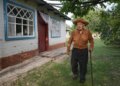 У майже 102 роки читає без окулярів та доглядає город. Житель Полтавщини розкрив секрет довголіття