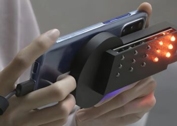 Доступний аксесуар перетворює смартфон на детектор прихованих камер