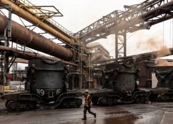РФ нищить українські заводи та заробляє на ЄС: сталеві санкції досі не працюють?