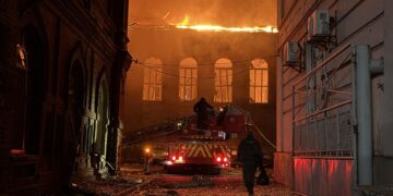 РФ накрила ударами 10 областей: зруйновано ТЦ, університет та будинки, є загиблі