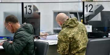 Які документи та виплати можуть оформити ветерани в ЦНАПах: повний перелік