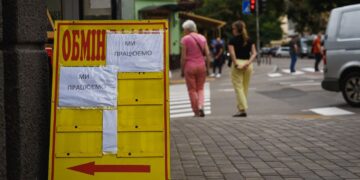 Долар нижче психологічної межі, а євро за 52 грн: свіжий курс валют на 14 вересня
