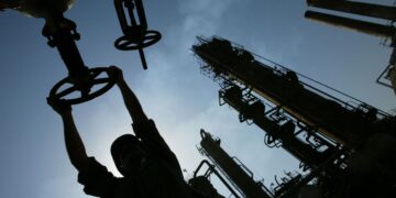 Brent майже по 100 доларів: чому ціни на нафту знову стрімко зростають