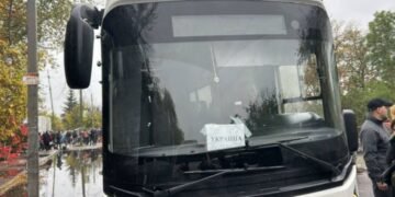 Гуманітарний конвой евакуює понад 750 жителів Олешок