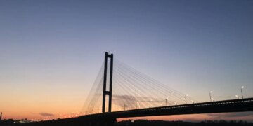 У Києві змінили правила руху мостами через Дніпро під час тривоги – де є обмеження
