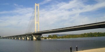 Метрополітен готовий відновити рух Південним мостом під час "жовтої" тривоги – мер Києва назвав умову