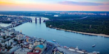 У Києві почнуть будувати резервні переправи через Дніпро, а в перспективі розглядають навіть тунель під річкою