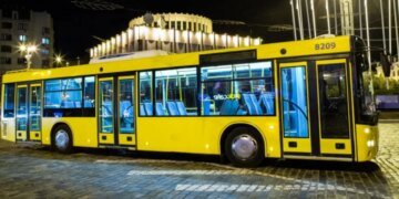 У Києві частково зупинився громадський транспорт через проблеми з електропостачанням – які райони постраждали
