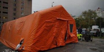 У трьох районах Києва розгорнули перші "Пункти Незламності", у темний час доби на вулицях збільшать кількість патрулів