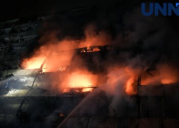 Балістична ракета влучила у 9-поверхівку у Києві – як виглядає будинок після атаки рф (фоторепортаж)