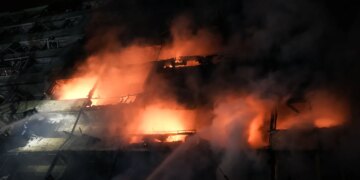 Балістична ракета влучила у 9-поверхівку у Києві – як виглядає будинок після атаки рф (фоторепортаж)