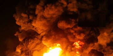 У Шепетівському районі на Хмельниччині росіяни атакували нафтобазу – спалахнула серйозна пожежа