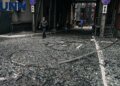 Російська атака пошкодила Cosmo Multimall і медцентр у Києві – фоторепортаж