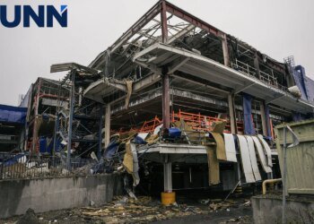 "Епіцентр" на Почайній зруйновано після удару рф балістикою по Києву – фоторепортаж