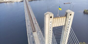 Рух Південним мостом у Києві частково відновили – як працює