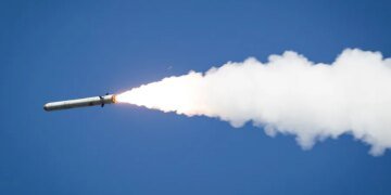 Київ став основним напрямком нічного удару рф, частину балістики знешкодили – деталі від ПС ЗСУ