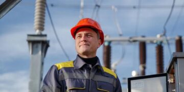 У вересні ДТЕК повернув світло понад 3 млн родин: де відключень було найбільше
