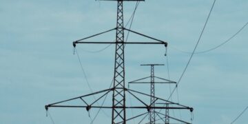 На Дніпропетровщині через ворожі обстріли серйозно пошкоджене енергообладнання
