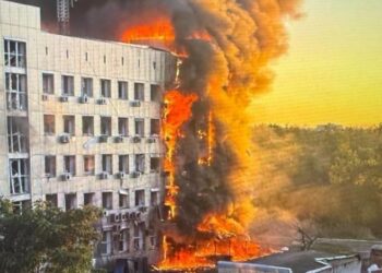У Павлограді росіяни атакували адмінбудівлю вугільного підприємства ДТЕК – є поранений
