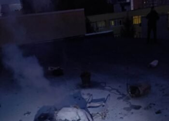 У Києві ліквідували пожежу в Оболонському районі, яка спалахнула через російську атаку