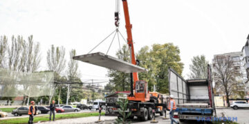 У Запоріжжі встановлюють модульні укриття на маршрутах школярів