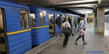 У Києві відновили рух поїздів «зеленої» гілки метро між станціями «Осокорки» та «Червоний хутір»