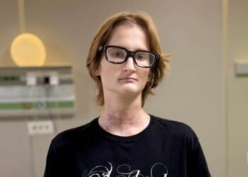 У столичному Охматдиті врятували 16-річного хлопця, який на мотоциклі врізався у трос антидронової сітки