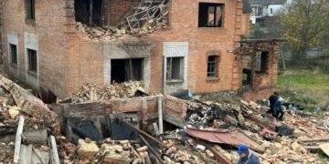 У Вінниці внаслідок ранкової атаки РФ пошкоджені житлові будинки у двох районах
