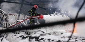 Зеленський: Майже 300 тисяч родин залишились без світла через удари РФ по Дніпропетровщині та Київщині