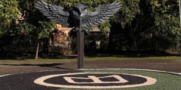 Символ розвідки: у Києві до Дня захисників і захисниць України відкрито монумент сови