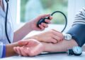 Лікарі: майже 60% людей із гіпертонією живуть, не знаючи про неї